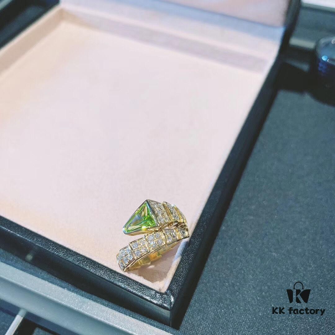 Bvlgari Snake Ring with Peridot - A Luxurious and Fresh Statement Piece