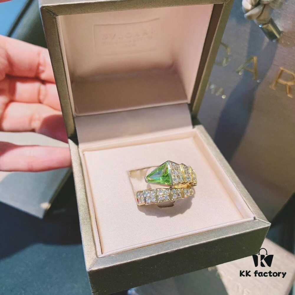 Bvlgari Snake Ring with Peridot - A Luxurious and Fresh Statement Piece
