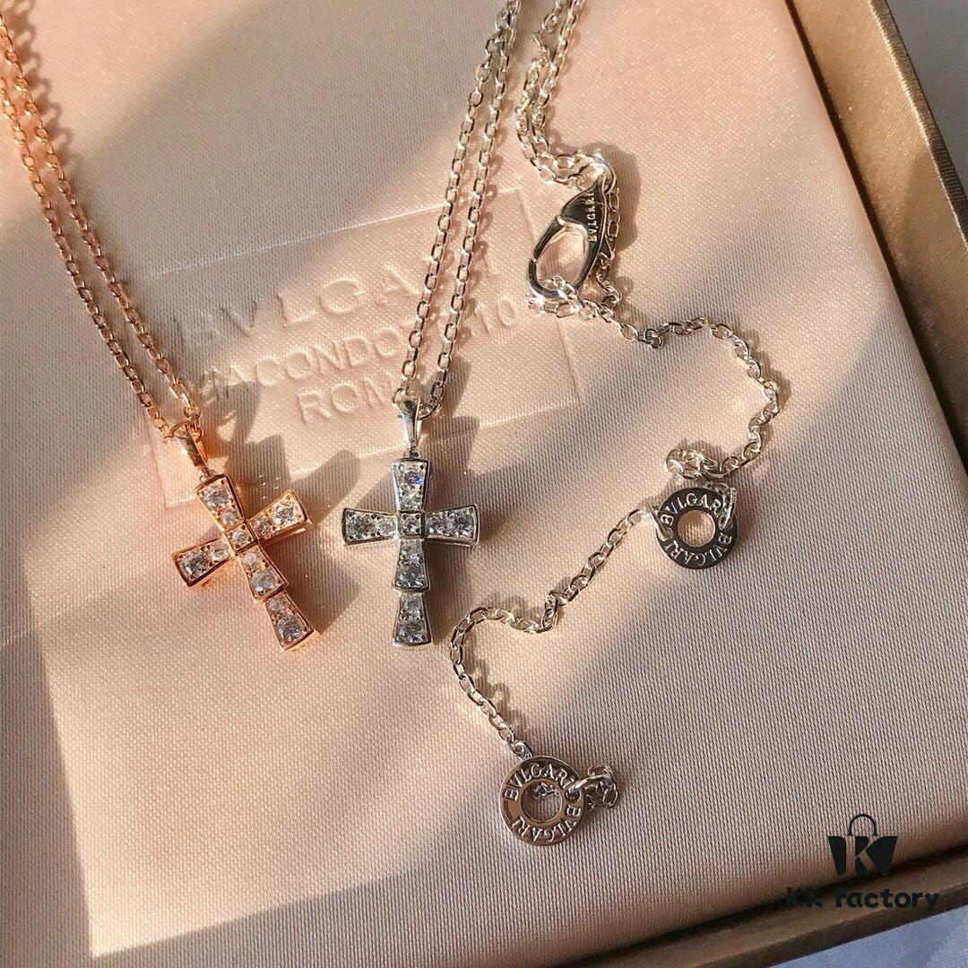 BVLGARI-inspired Cross Necklace with Serpenti Pattern, 925 Silver Gold-Plated Pendant with Heart-Cut High-Carbon Diamonds
