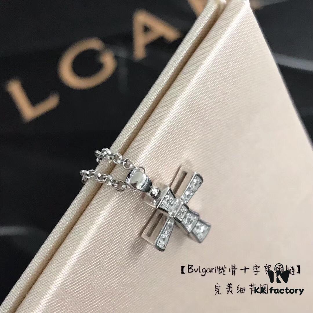 BVLGARI-inspired Cross Necklace with Serpenti Pattern, 925 Silver Gold-Plated Pendant with Heart-Cut High-Carbon Diamonds