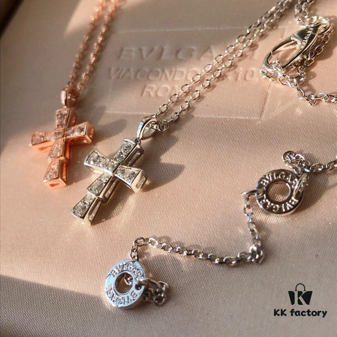 BVLGARI-inspired Cross Necklace with Serpenti Pattern, 925 Silver Gold-Plated Pendant with Heart-Cut High-Carbon Diamonds