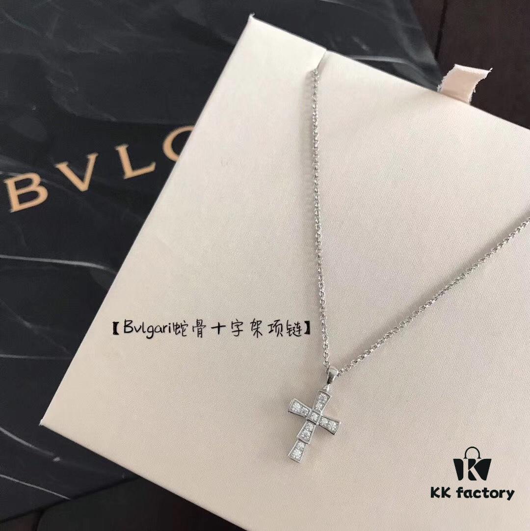 BVLGARI-inspired Cross Necklace with Serpenti Pattern, 925 Silver Gold-Plated Pendant with Heart-Cut High-Carbon Diamonds