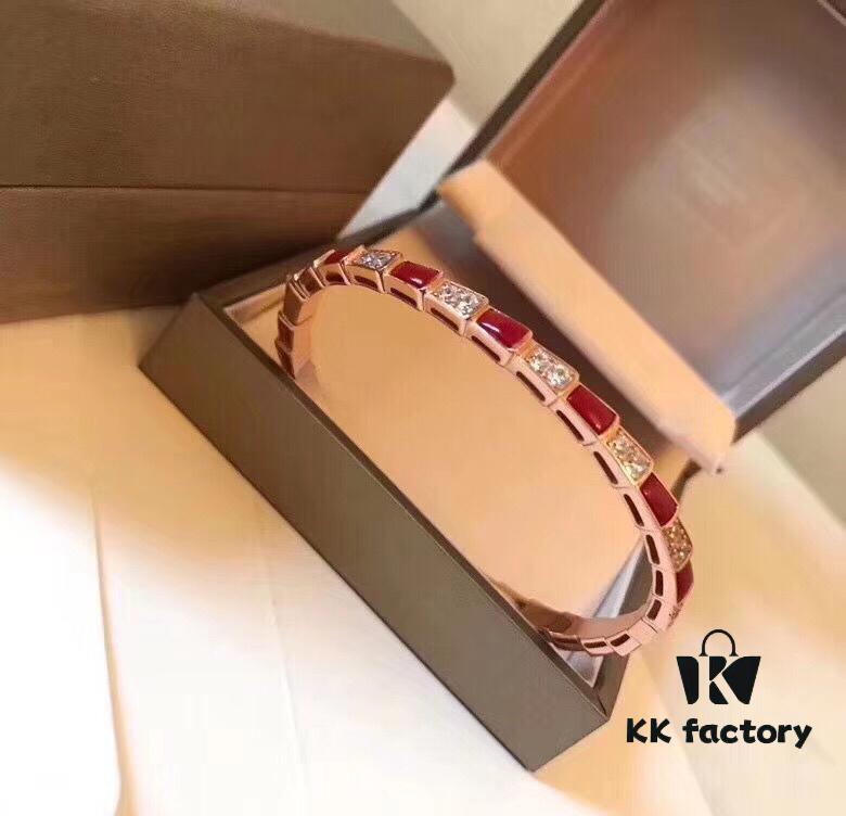 Hot In Stock Natural Shell Bracelet BVLGARI Classic Revival Bulgari Snake Bracelet Elegant and Sensual Line Design Adorned with Sparkling Diamonds Diamond-Like Luxury 925 Sterling Silver Thick Gold Plated Natural Mother of Pearl Original Logo Engraving Exquisite and Luxurious Perfect Interpretation