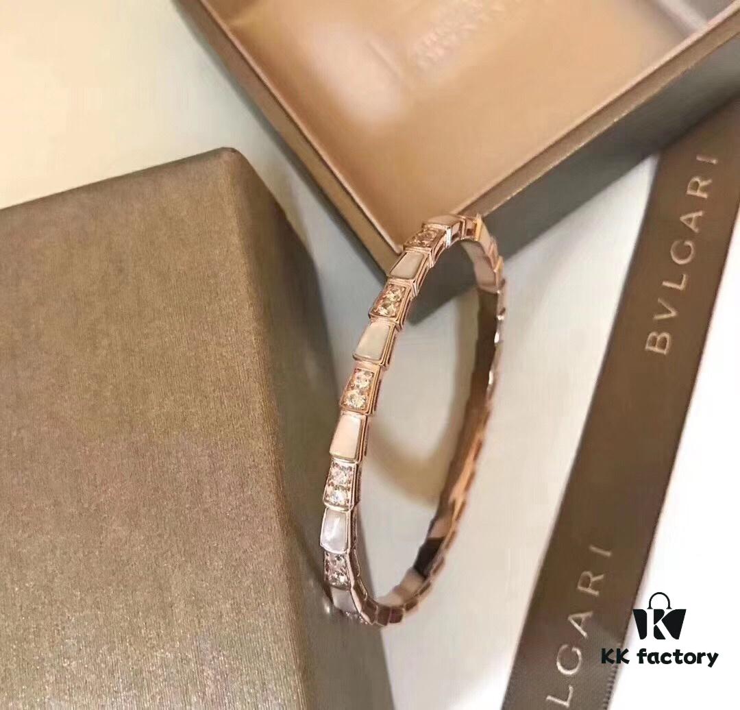 Hot In Stock Natural Shell Bracelet BVLGARI Classic Revival Bulgari Snake Bracelet Elegant and Sensual Line Design Adorned with Sparkling Diamonds Diamond-Like Luxury 925 Sterling Silver Thick Gold Plated Natural Mother of Pearl Original Logo Engraving Exquisite and Luxurious Perfect Interpretation