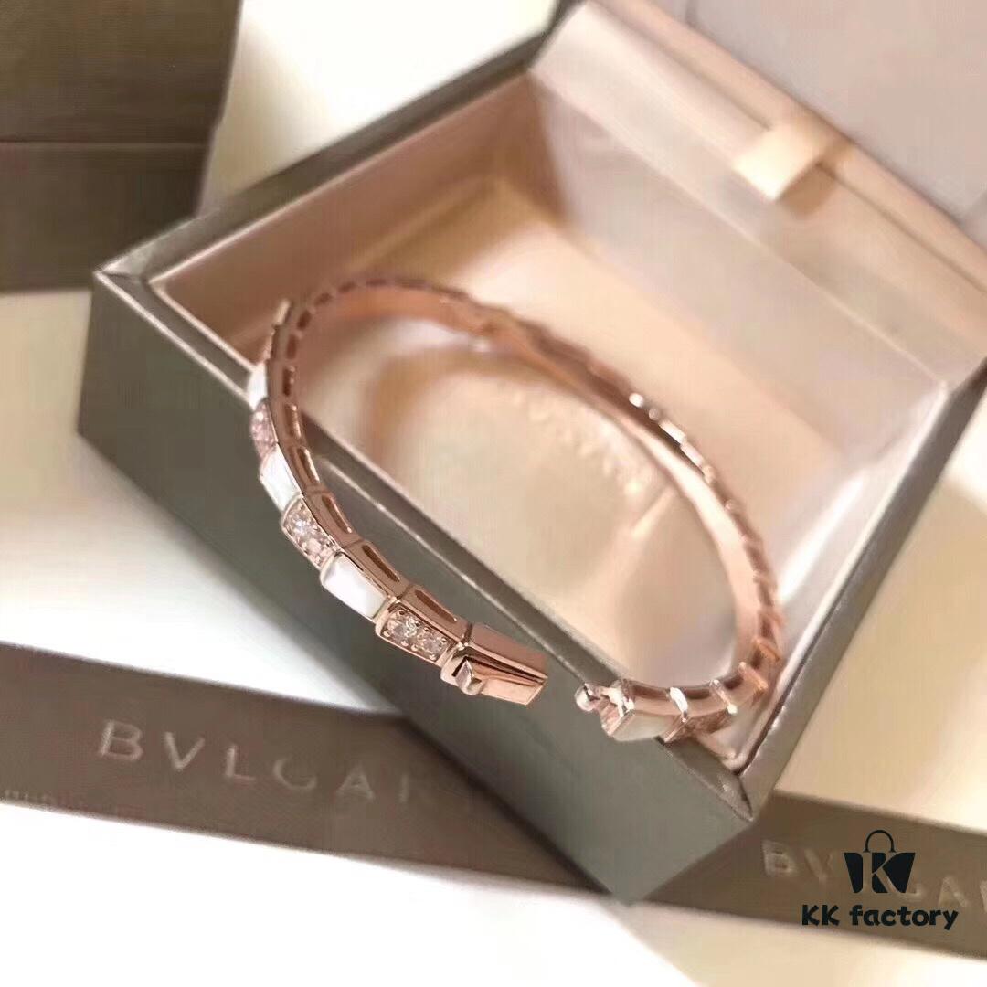 Hot In Stock Natural Shell Bracelet BVLGARI Classic Revival Bulgari Snake Bracelet Elegant and Sensual Line Design Adorned with Sparkling Diamonds Diamond-Like Luxury 925 Sterling Silver Thick Gold Plated Natural Mother of Pearl Original Logo Engraving Exquisite and Luxurious Perfect Interpretation