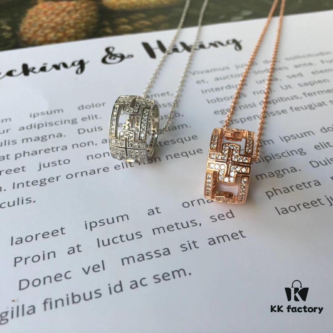 BVLGARI-Inspired Rectangular Link Necklace with 'Return' Motif – New Series Symbolizing Rebirth and Renewal