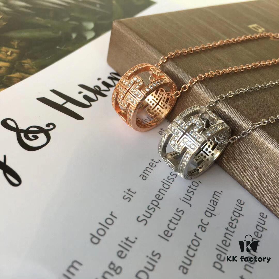 BVLGARI-Inspired Rectangular Link Necklace with 'Return' Motif – New Series Symbolizing Rebirth and Renewal