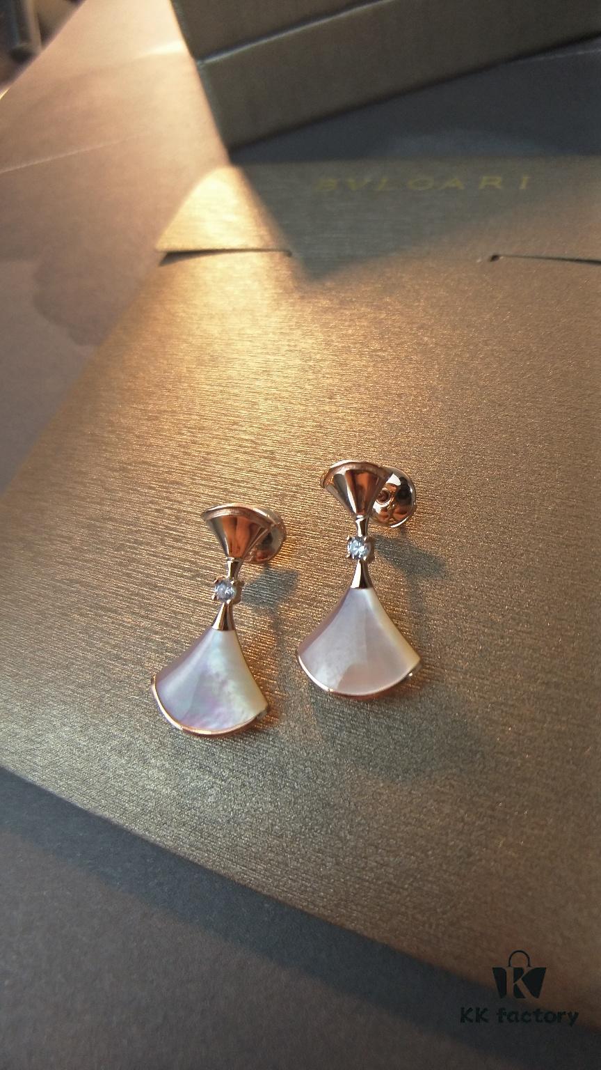 BVLGARI DIVA White Mother-of-Pearl and Red Carnelian Earrings (Diamond-Free Version)