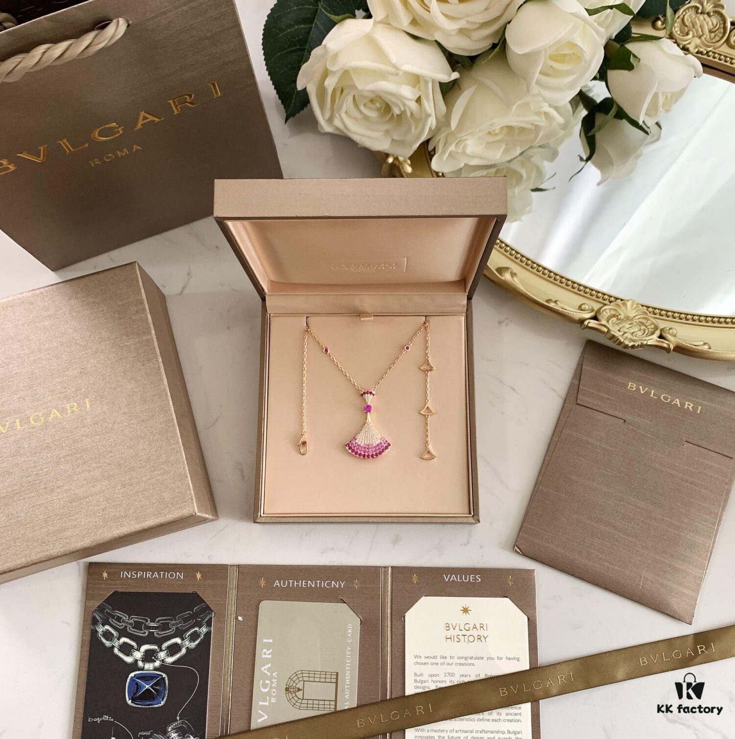 🎄 Christmas Gift 🎁 BVLGARI Bulgari New Full Diamond Fan Necklace, Electroplated V Gold Material