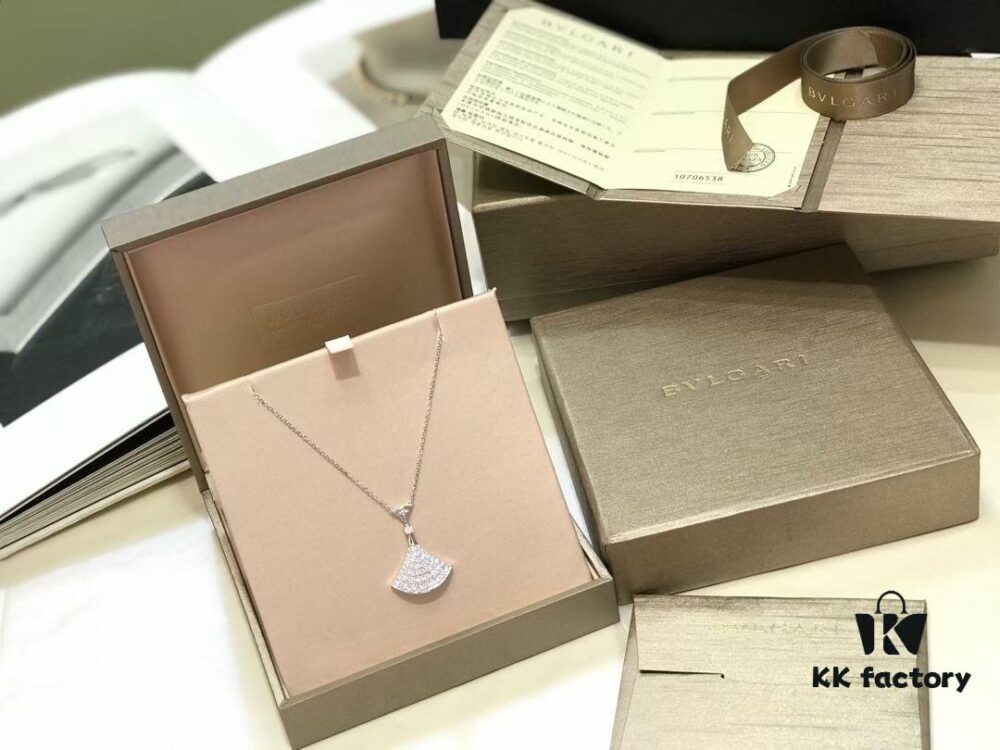 BVLGARI Bulgari Divas' Dream Embrace Your True Self Full Diamond Fan Necklace with 18K Gold Plating