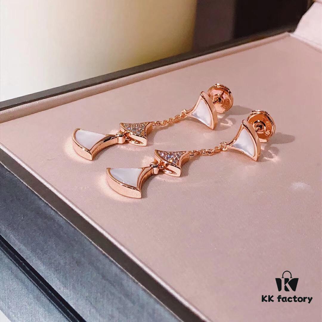 Bvlgari Diva Series Triple Flower Long Stud Earrings, High-End Custom Design, S925 Sterling Silver Pin with Imported Gold-Like Plating, Diamond-Encrusted Black Onyx, White Mother-of-Pearl, Red Agate, and Fan-Shaped Pendant