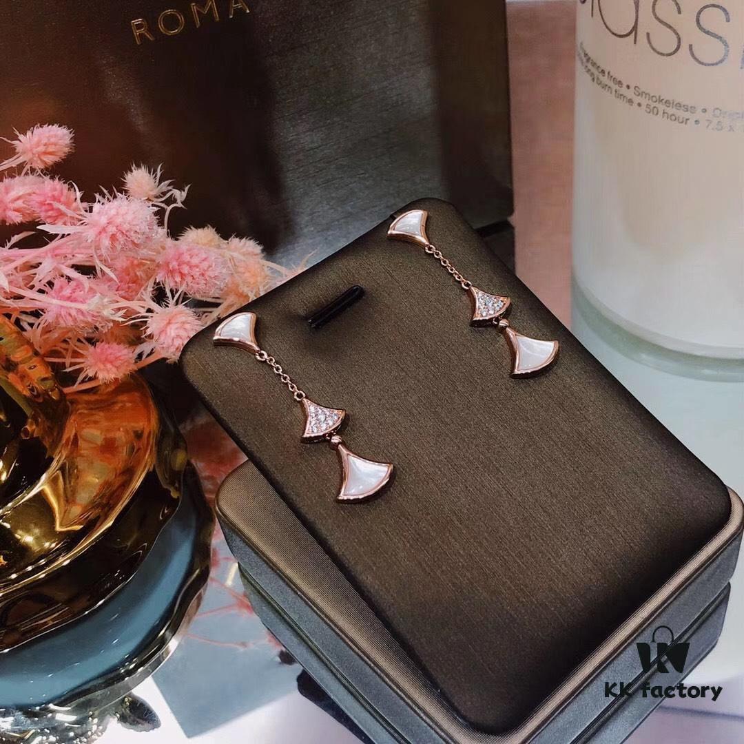 Bvlgari Diva Series Triple Flower Long Stud Earrings, High-End Custom Design, S925 Sterling Silver Pin with Imported Gold-Like Plating, Diamond-Encrusted Black Onyx, White Mother-of-Pearl, Red Agate, and Fan-Shaped Pendant