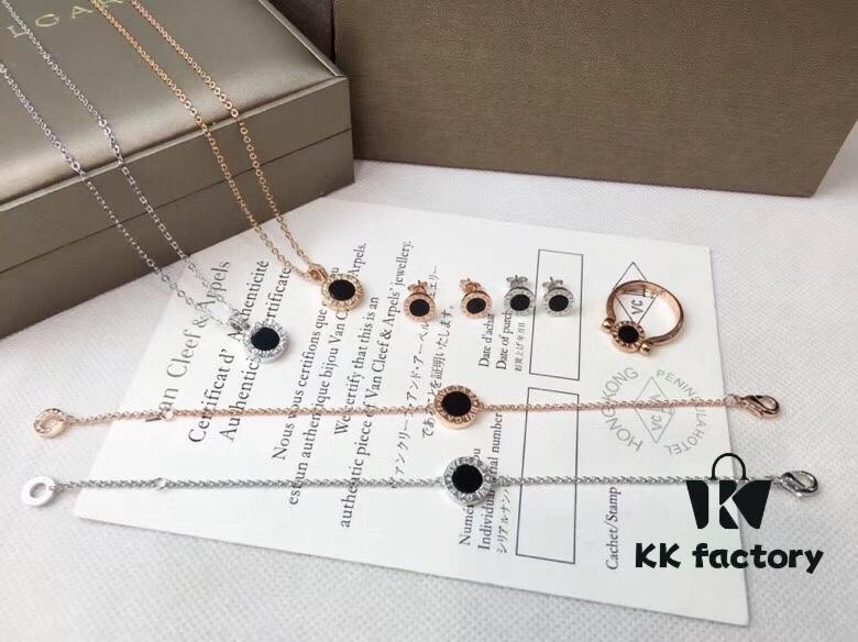 BVLGARI Bulgari Classic Reversible Toggle Necklace Ring Earrings Bracelet Set | Pearl Inlay and Onyx | Flip Design in Black and White | Premium Gold-Plated 18K Quality