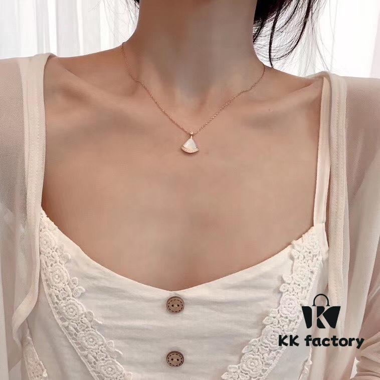 Medium Rhinestone Fan Pendant Necklace