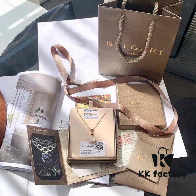 Bvlgari-inspired Rose Gold Plated 925 Sterling Silver Necklace with Elegant Fan Pendant, Adjustable Length, Luxurious and Timeless Design