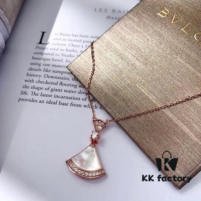 Bvlgari-inspired Rose Gold Plated 925 Sterling Silver Necklace with Elegant Fan Pendant, Adjustable Length, Luxurious and Timeless Design