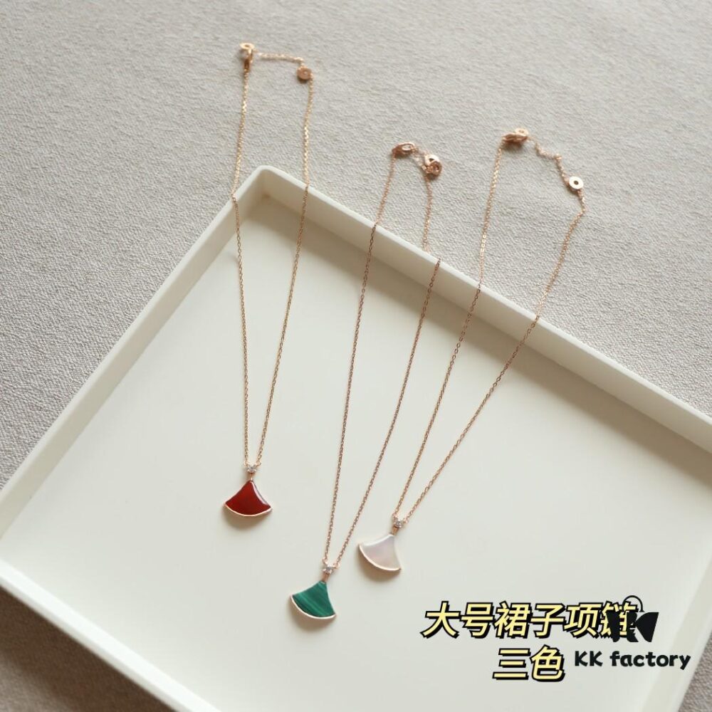 Necklace, Large Dress Pendant Necklace