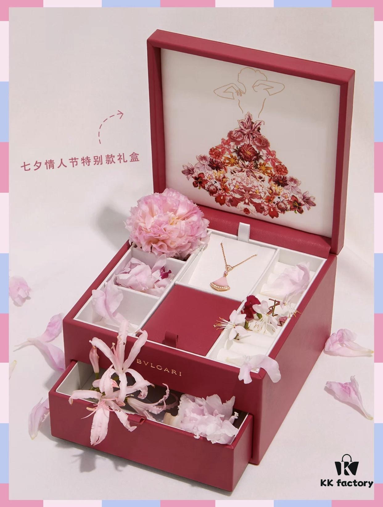 So Soft! Love This Color Combination, Babe. All of Bao's Qixi Editions Eventually Become Classics – Never Worry About Outdating. Enjoy the Moment First! And Customization Won't Cost You Much, Right?