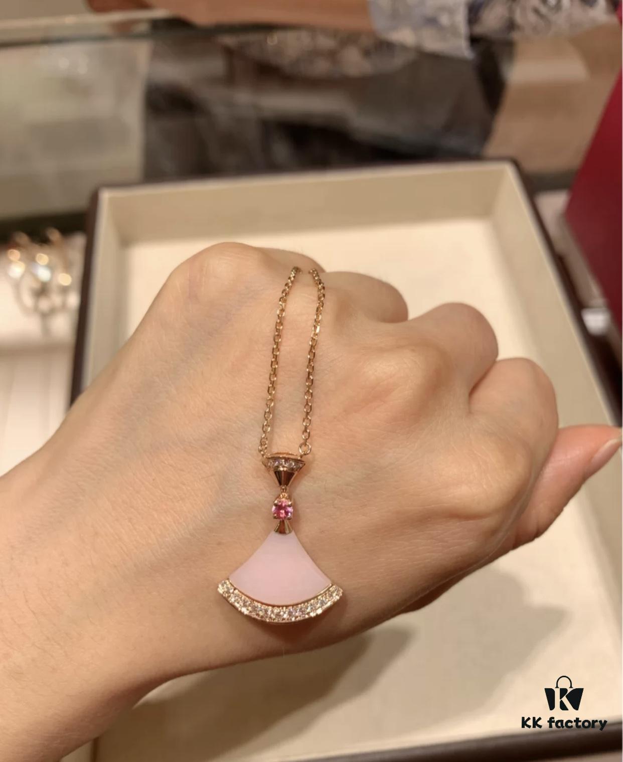 So Soft! Love This Color Combination, Babe. All of Bao's Qixi Editions Eventually Become Classics – Never Worry About Outdating. Enjoy the Moment First! And Customization Won't Cost You Much, Right?