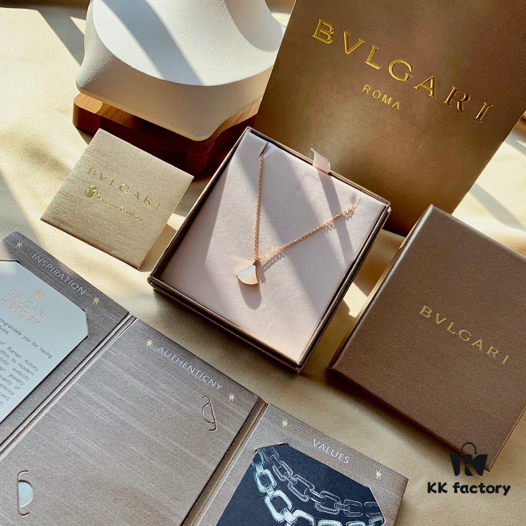 S925 Silver Plated with K Gold Bulgari Divas Dream Series Mother-of-Pearl Fan Pendant Necklace, Champagne Gold and White, Versatile Elegant Style