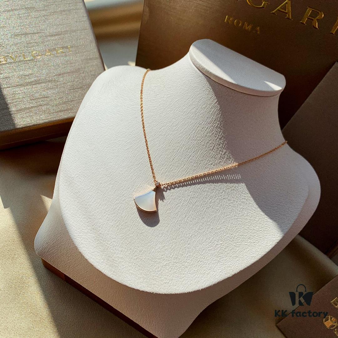 S925 Silver Plated with K Gold Bulgari Divas Dream Series Mother-of-Pearl Fan Pendant Necklace, Champagne Gold and White, Versatile Elegant Style
