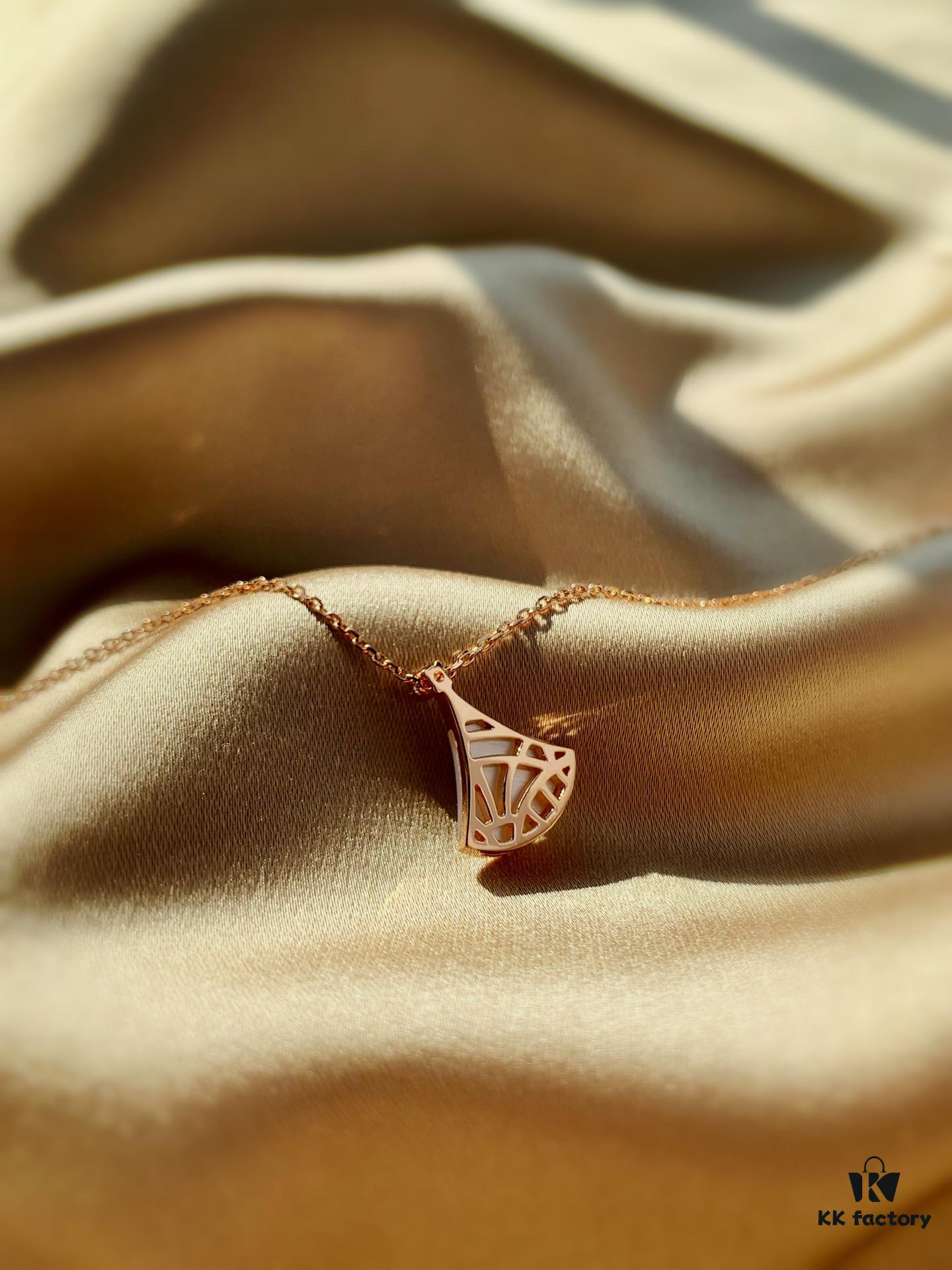 S925 Silver Plated with K Gold Bulgari Divas Dream Series Mother-of-Pearl Fan Pendant Necklace, Champagne Gold and White, Versatile Elegant Style