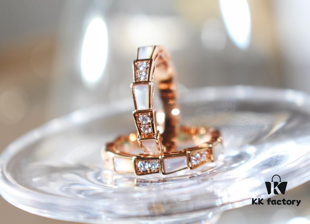 Bvlgari Serpenti Ring with White Mother-of-Pearl and Diamonds