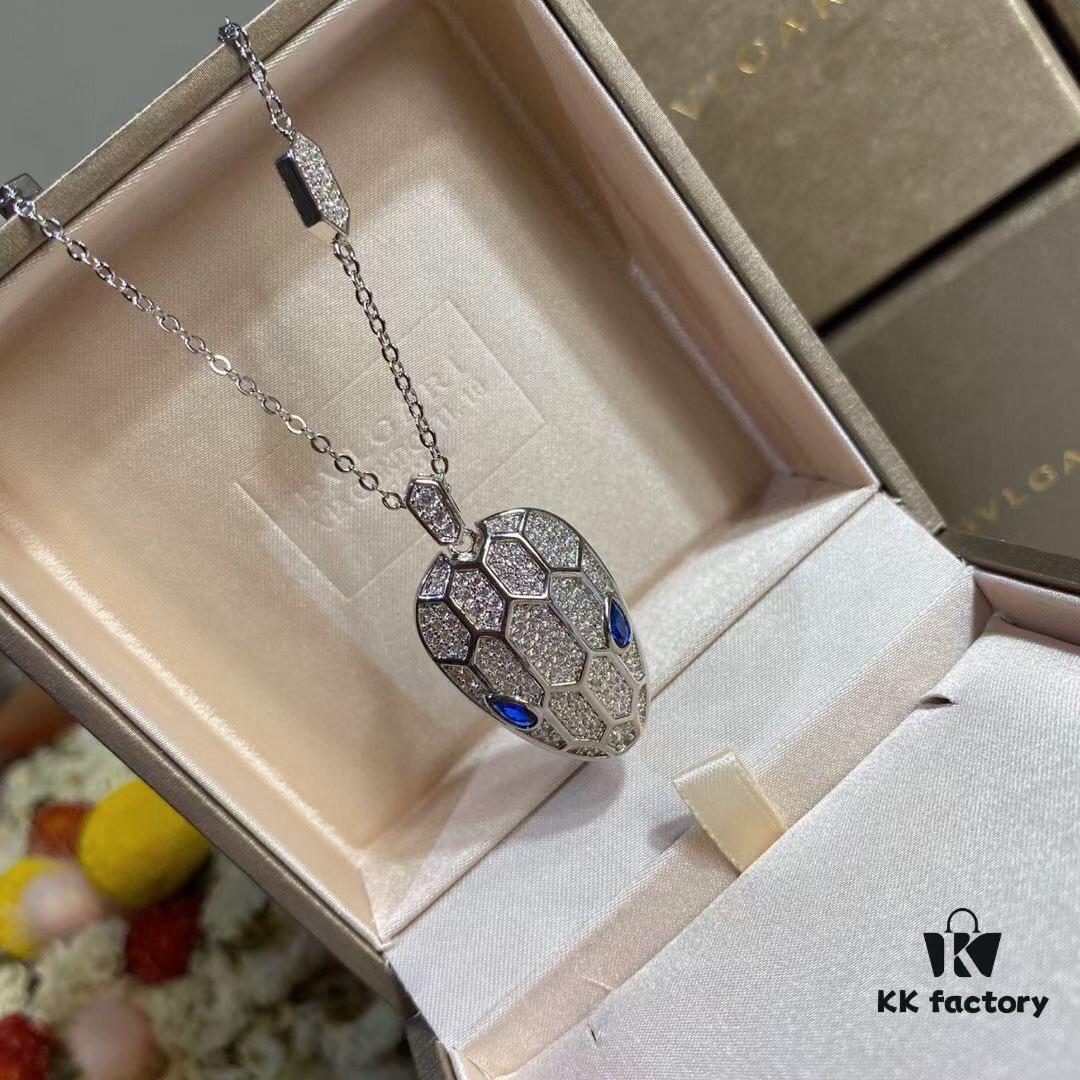 Bulgari ✨ Beloved by Celebrities ✨ Fashionable Luxury Item - Bulgari Serpenti Necklace, Upgraded Luxury Snake Design 👍 BVLGARI New Arrival 🆕 Imported Craftsmanship with Full High-Carbon Diamonds, Exquisitely Hollowed Inner Rim, Real Gold Plating, Vivid and Lifelike Shape [Color][Color][Color] Bracelet, Original Logo Reproduced