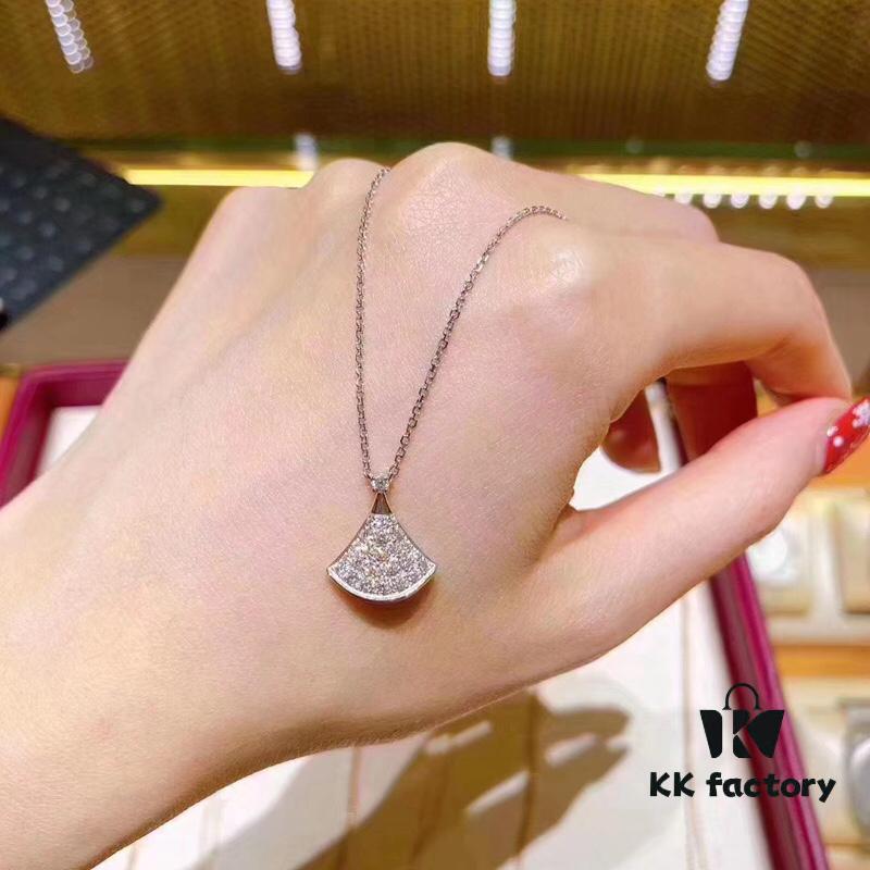 BV Dress Necklace 👗