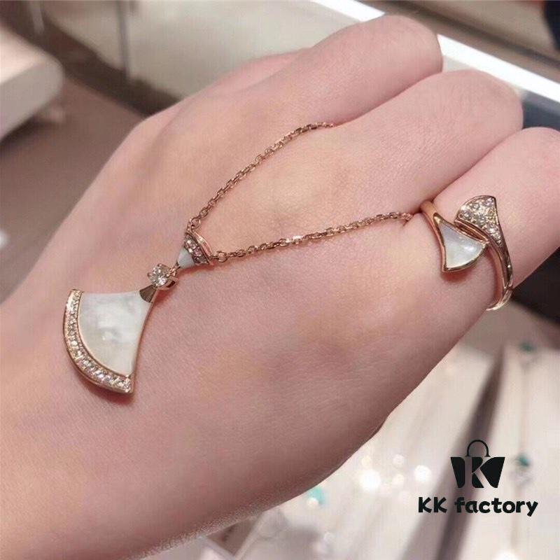 BV Dress Necklace 👗