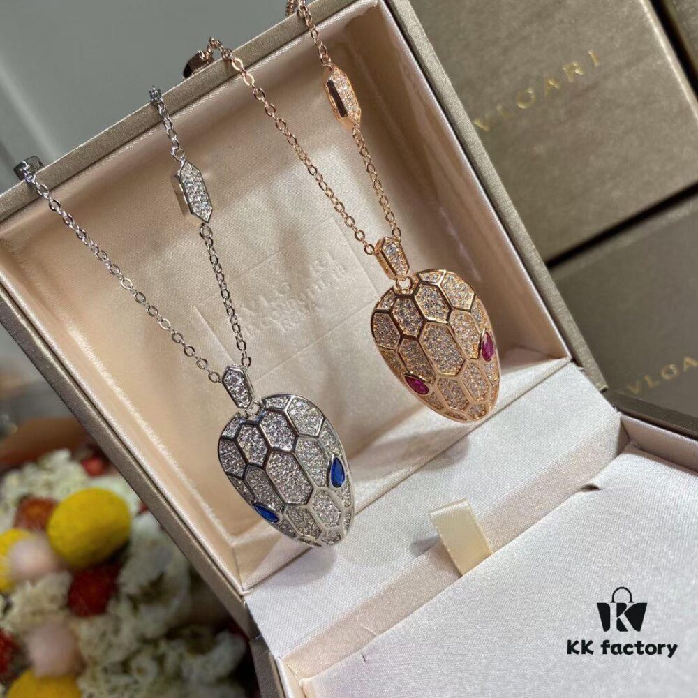 Bulgari ✨ Beloved by Celebrities ✨ Fashionable Luxury Item - Bulgari Serpenti Necklace, Upgraded Luxury Snake Design 👍 BVLGARI New Arrival 🆕 Imported Craftsmanship with Full High-Carbon Diamonds, Exquisitely Hollowed Inner Rim, Real Gold Plating, Vivid and Lifelike Shape [Color][Color][Color] Bracelet, Original Logo Reproduced