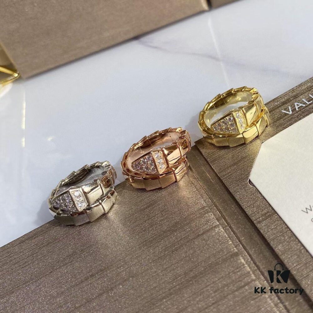 925 Bvlgari Single Circle Smooth Snake Ring with Diamond Head