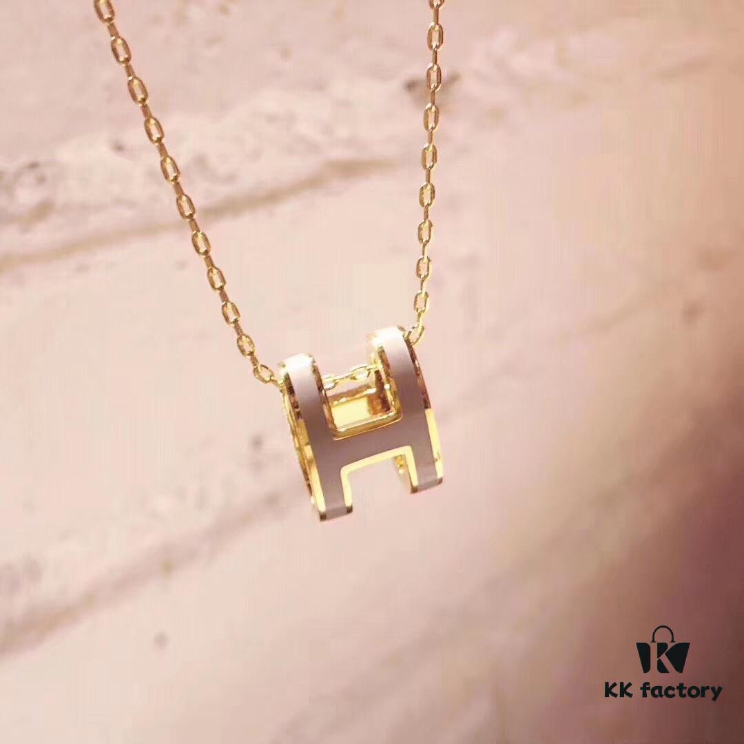 HER*ESH Hermès Classic H Necklace – Latest Arrival in Milk Tea Gray Tone, Elegant and Refined!