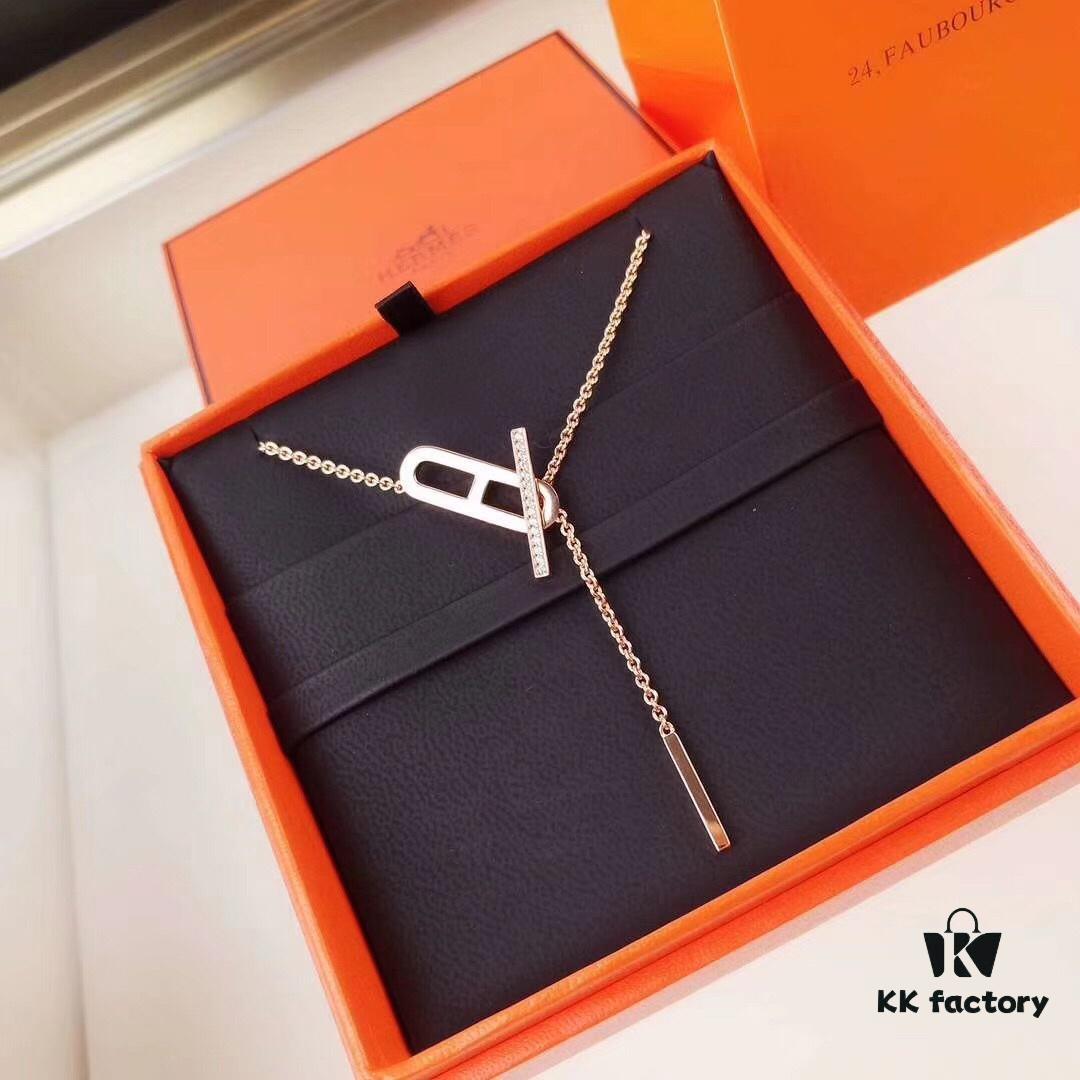 Hermes, Fire Pig Nose Necklace Bracelet, Street-Chic and Super Fashionable! 18K Rose Gold with Thick Gold Plating! Set with Imported High-Carbon Diamonds in Eight Hearts and Eight Arrows Cut, All Stones Precisely CNC-Set to Prevent Stone Loss, Giving a Genuine Look of Real Gold and Real Diamonds!! Necklace Highly Recommended!