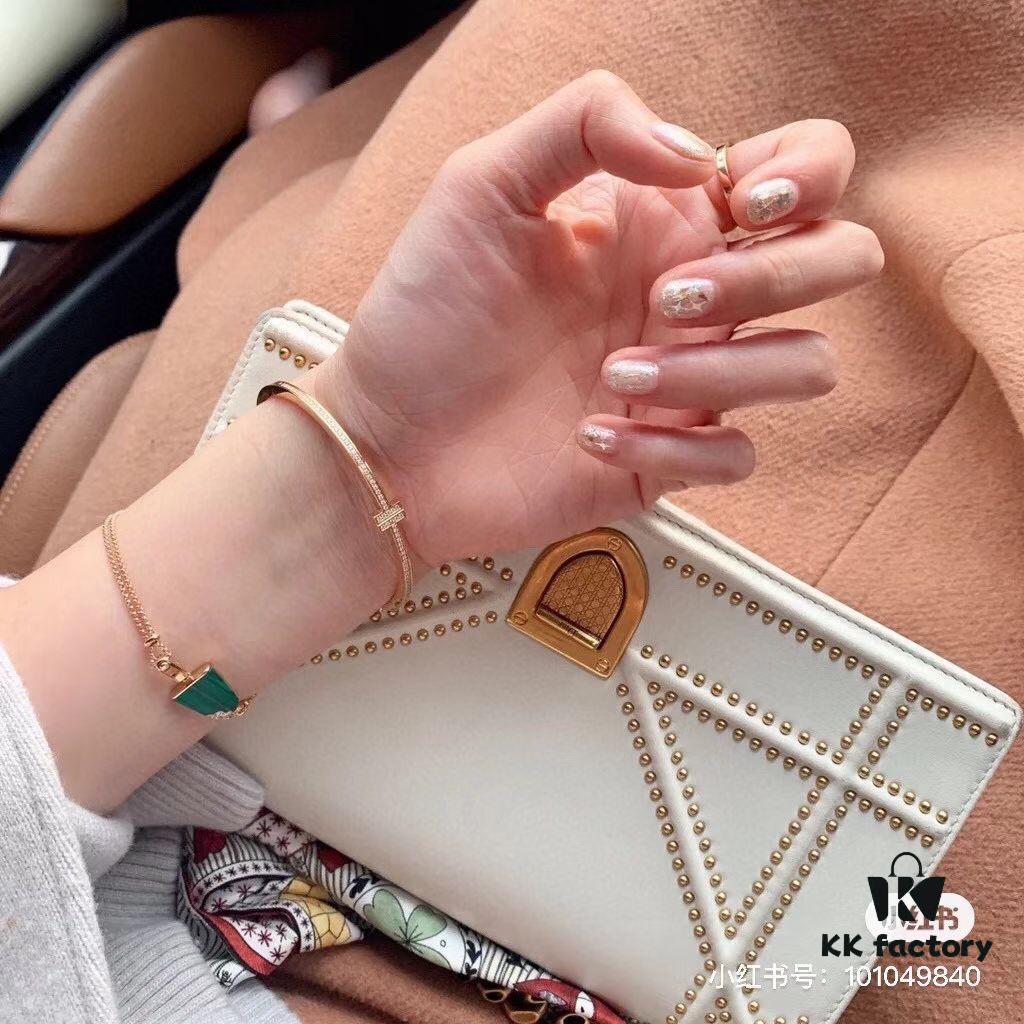 Upgraded New Version, Premium Craftsmanship 925 Sterling Silver White Mother of Pearl Natural Emerald 100% Real Product Photos 💘 Bestselling Hot Item 👍 Bvlgari Ice Cream Pop Bracelet 💎 💫💫💫 Exquisitely Detailed Craftsmanship, Luxurious and Elegant Design, Original Logo Reproduced 🍃 Extremely Comfortable to Wear