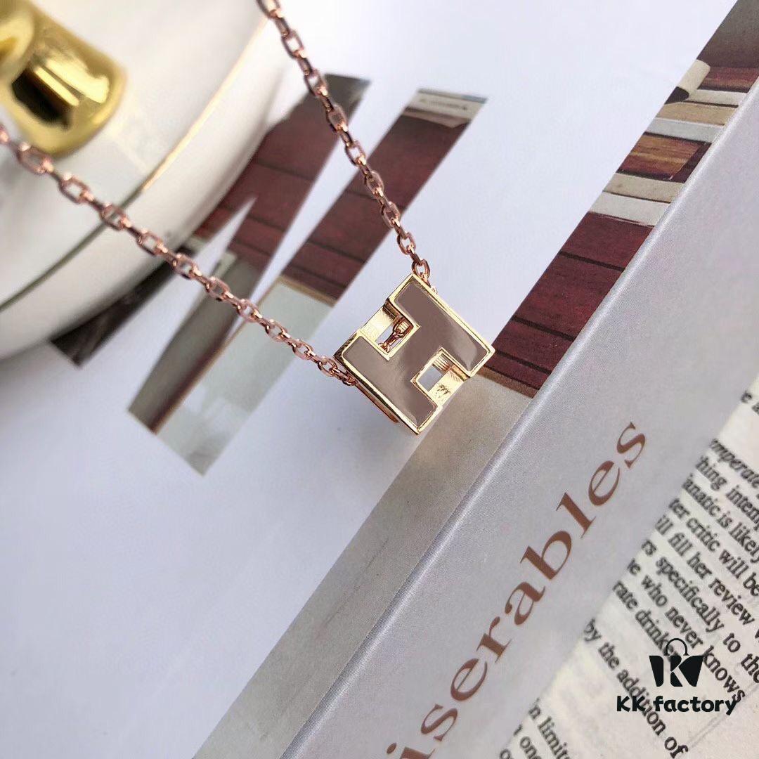 Hermes H-Logo Stud Earrings, 18K Gold, Synchronized with Boutique Collection