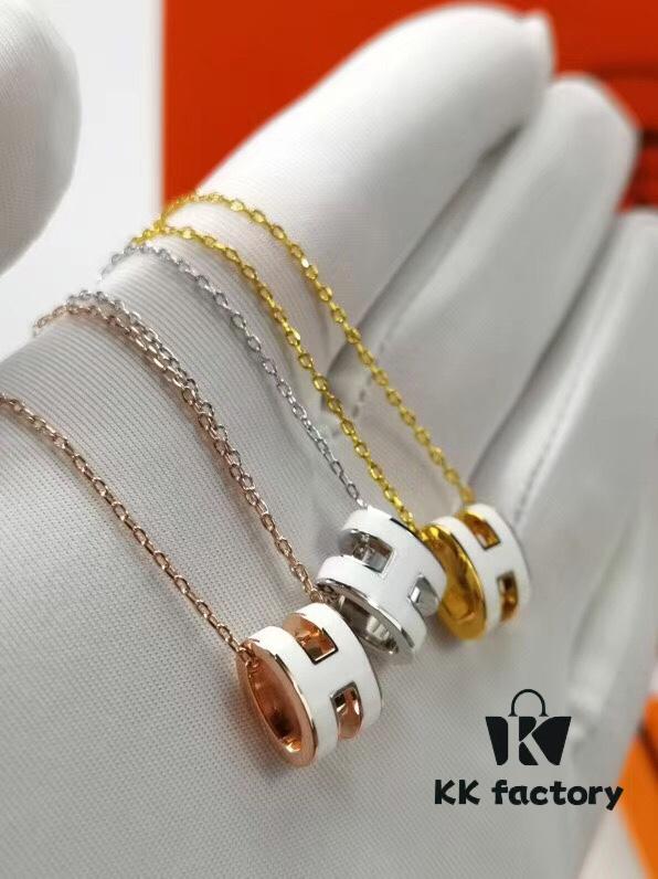 Mini POP Hermès H Necklace, Each with Unique Code, Made in China Electroplating! ! ! ! ‼ ‼ Hermès Enamel Curved H Necklace, Currently Sold at Official Stores for Over ,000❗ In Stock❗ The 2017 Version Replaced the Original Steel Wire Choker with a Chain, Offering a More Graceful Drape. Available in Gold, Rose Gold, and White Gold Chain Options, with Corresponding Enamel H Pendant Framed in Matching Tones. Comes with Exclusive Store Logo Anti-Counterfeit Tag ❤❤8365075