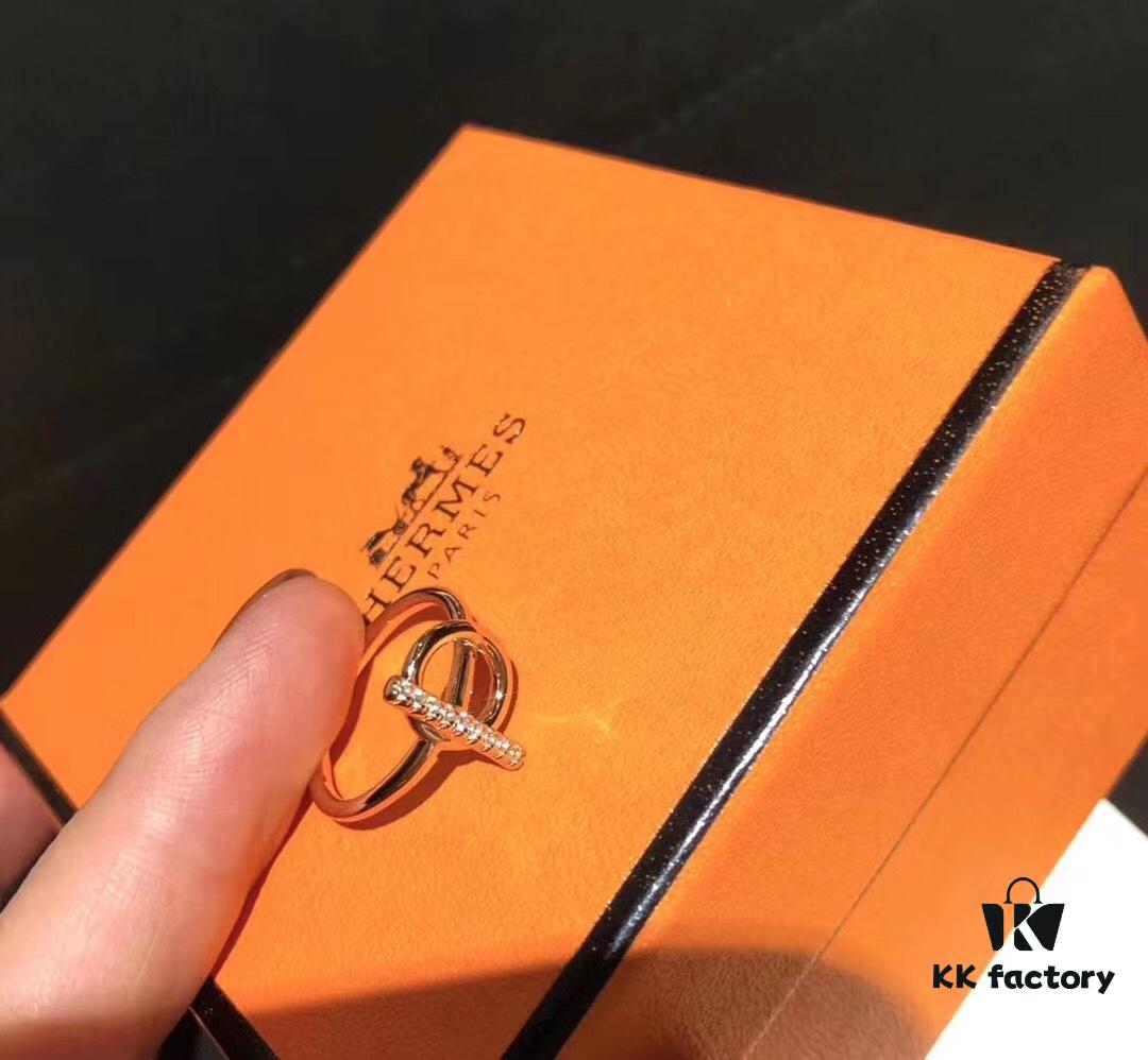 Hermès H Family 2020 New Small Q Full Diamond Openwork Ring, Exclusive Custom Design, Exquisite Craftsmanship, Premium 925 Sterling Silver with Micro-Pave Setting, Top-Grade K Gold Finish, Precision Set with High-Carbon Diamonds, Absolutely Stunning When Worn