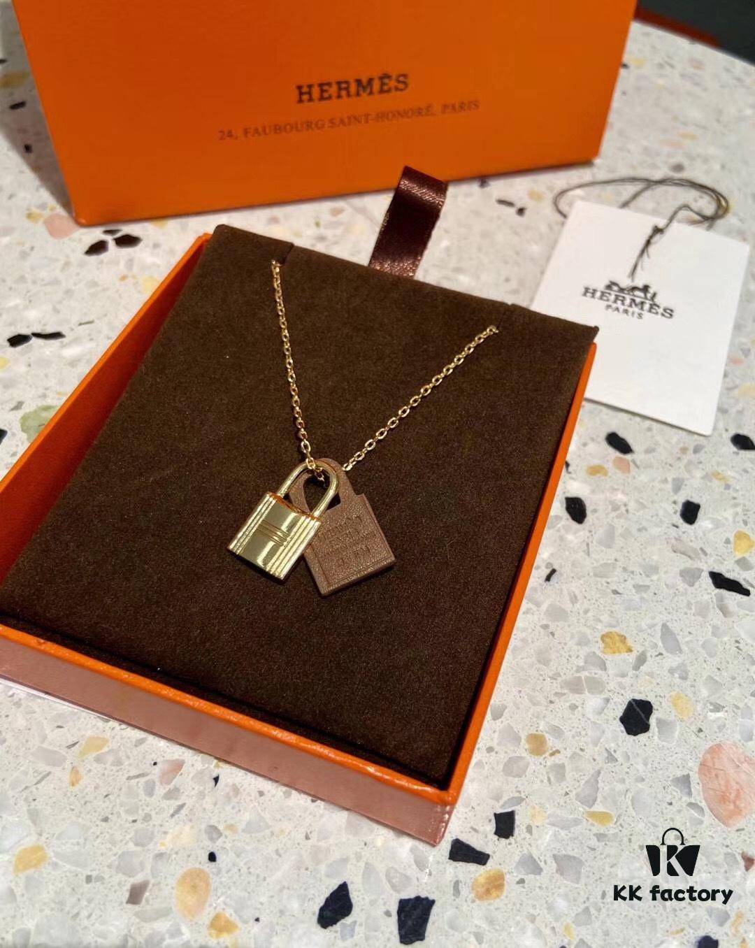 Hermès O'Kelly Lock Necklace, Premium Brass with Thick Gold Plating, Adjustable Chain Length, Multiple Colors Available for Versatile Styling