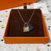 Hermès O'Kelly Lock Necklace, Premium Brass with Thick Gold Plating, Adjustable Chain Length, Multiple Colors Available for Versatile Styling