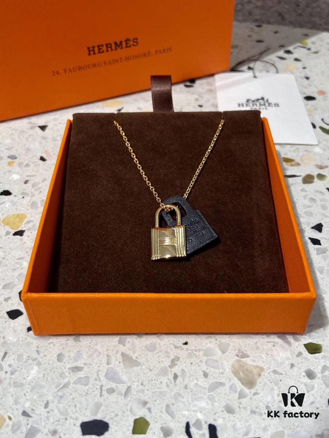 Hermès O'Kelly Lock Necklace, Premium Brass with Thick Gold Plating, Adjustable Chain Length, Multiple Colors Available for Versatile Styling