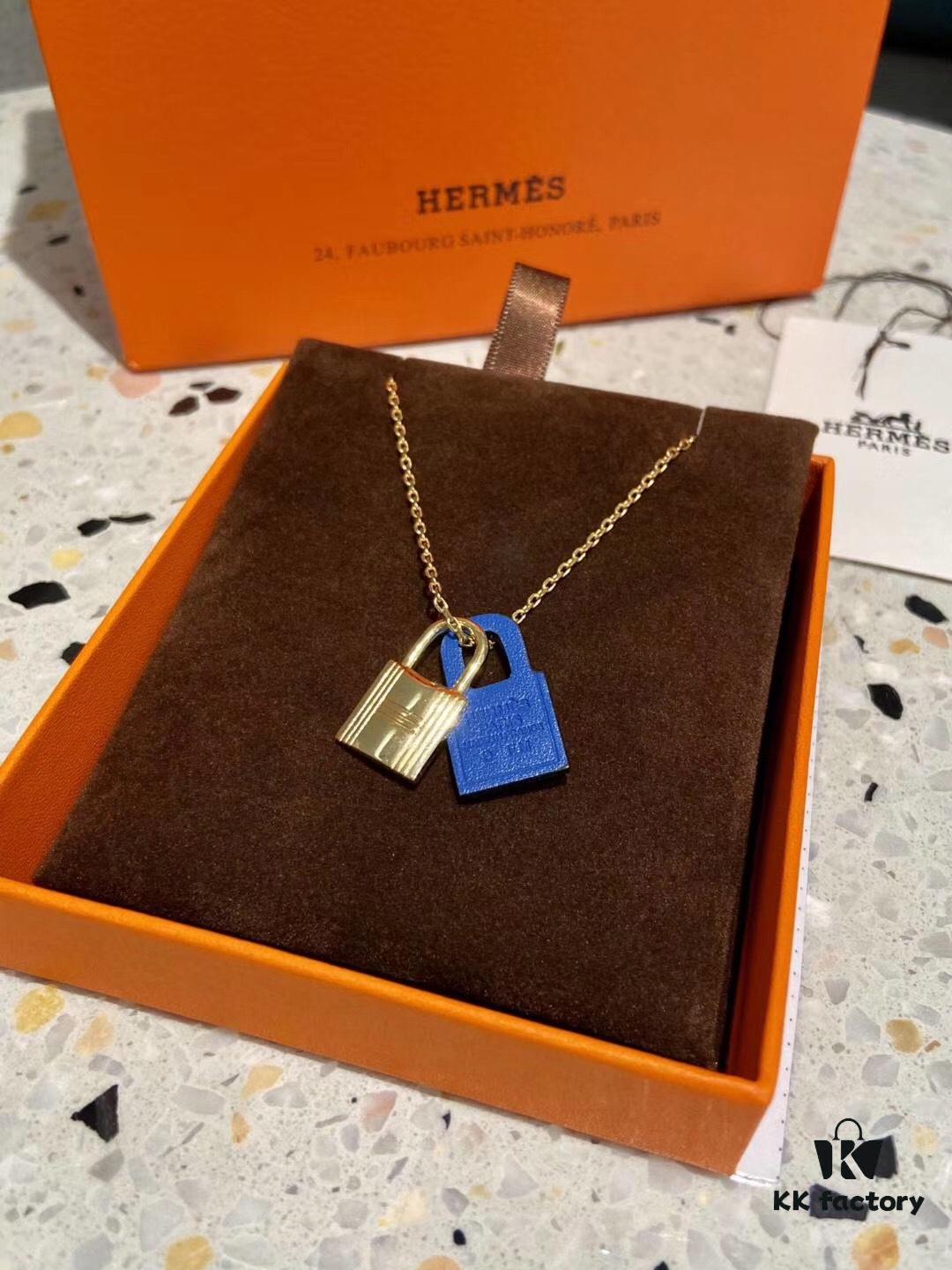 Hermès O'Kelly Lock Necklace, Premium Brass with Thick Gold Plating, Adjustable Chain Length, Multiple Colors Available for Versatile Styling