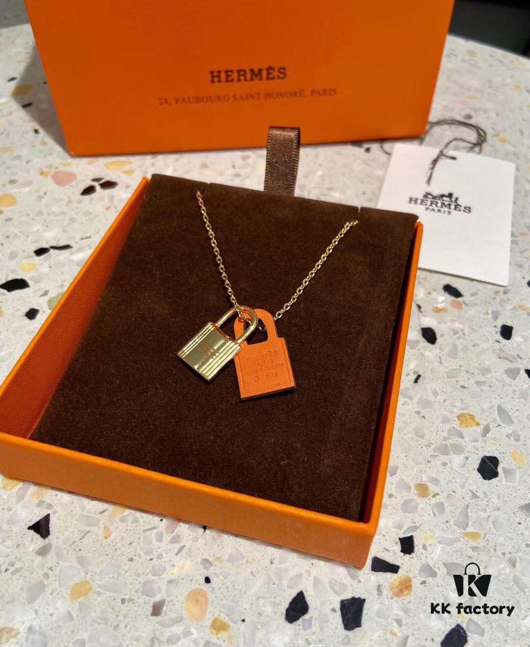 Hermès O'Kelly Lock Necklace, Premium Brass with Thick Gold Plating, Adjustable Chain Length, Multiple Colors Available for Versatile Styling