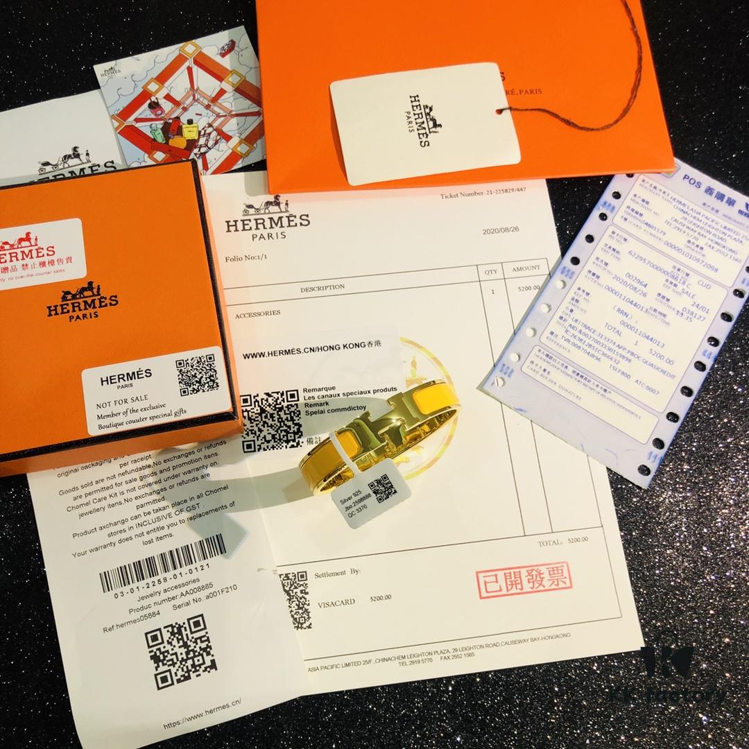 Hermès Replica 1:1 Sticker, Label 🏷️, Receipt 🧾 Complete Set Available [Rose Gold Purchased Version] 😎 Hermès CLIC Enamel H Bracelet, Wearing Photo Included ❤️ Extremely Versatile and Stylish! Perfect for Couples, Men Can Wear Size 19, Women Size 17 💑🌸 A Must-Have for True Hermès Fans, the Most Classic Among Hermès Bracelets, Exquisite Enamel Craftsmanship with Smooth Color and Full Shape ❤️❤️ Ideal as a Couple's Matching Pair, High-End Version Only! Sizes 17 and 19 Available