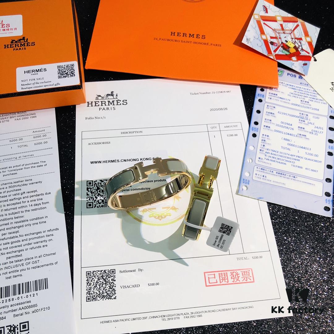 Hermès 1:1 Replica Sticker, Label, Receipt Set 🧾 Full Package Available, Rose Gold Purchased Version 😎 Herme*CLIC Enamel H Bracelet, Hermès On-Hand Photo ❤ Ultra Versatile and Stylish! Perfect for Couples, Men Can Wear Size 19, Women Size 17 💑🌸 A Must-Have for True Hermès Fans, the Most Classic Among Hermès Bracelets, Exquisite Enamel Craftsmanship with Smooth Color and Full Shape ❤❤ Ideal as Couple's Bracelets, Only High-Version Replicas Produced! Sizes Available: 17 and 19