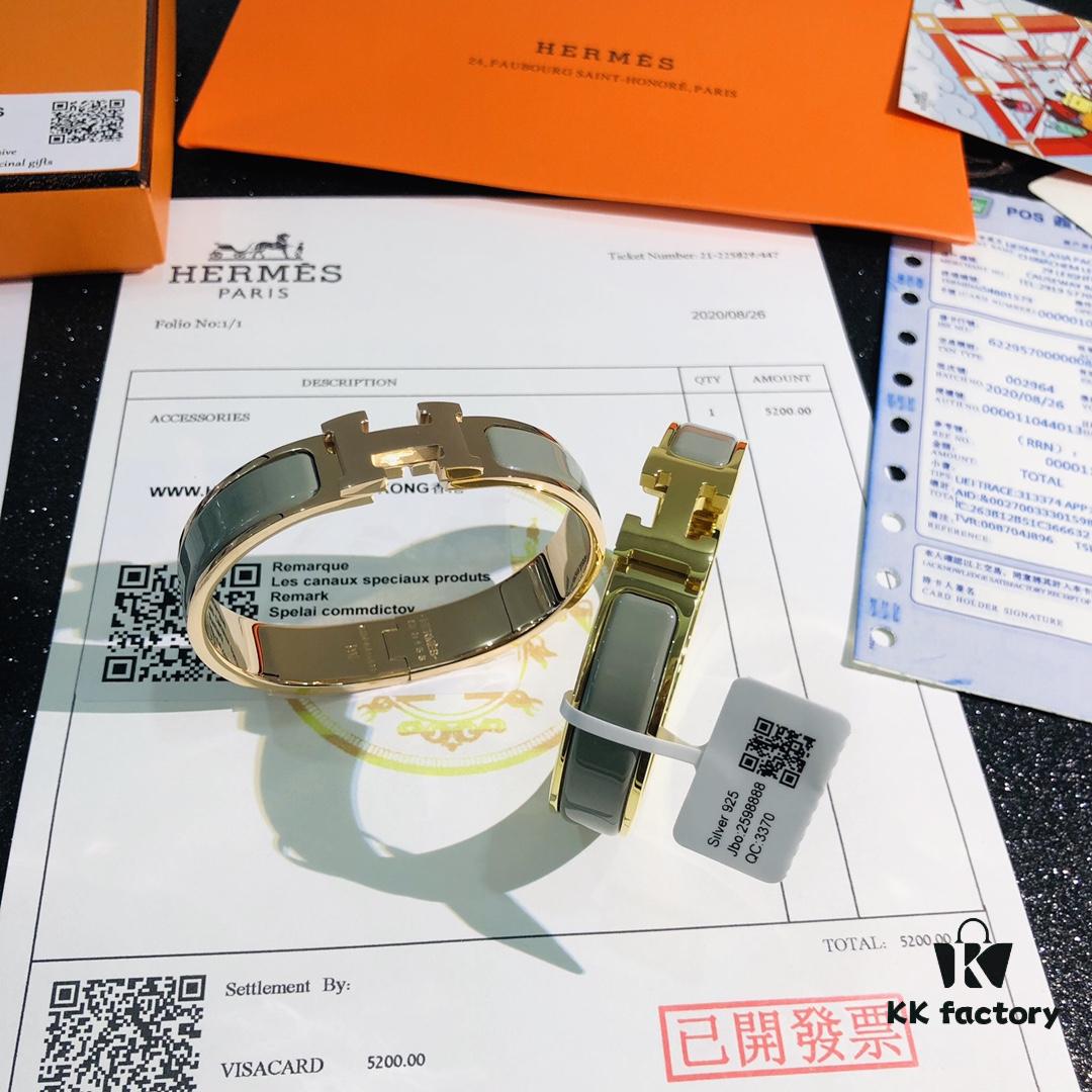 Hermès 1:1 Replica Sticker, Label, Receipt Set 🧾 Full Package Available, Rose Gold Purchased Version 😎 Herme*CLIC Enamel H Bracelet, Hermès On-Hand Photo ❤ Ultra Versatile and Stylish! Perfect for Couples, Men Can Wear Size 19, Women Size 17 💑🌸 A Must-Have for True Hermès Fans, the Most Classic Among Hermès Bracelets, Exquisite Enamel Craftsmanship with Smooth Color and Full Shape ❤❤ Ideal as Couple's Bracelets, Only High-Version Replicas Produced! Sizes Available: 17 and 19