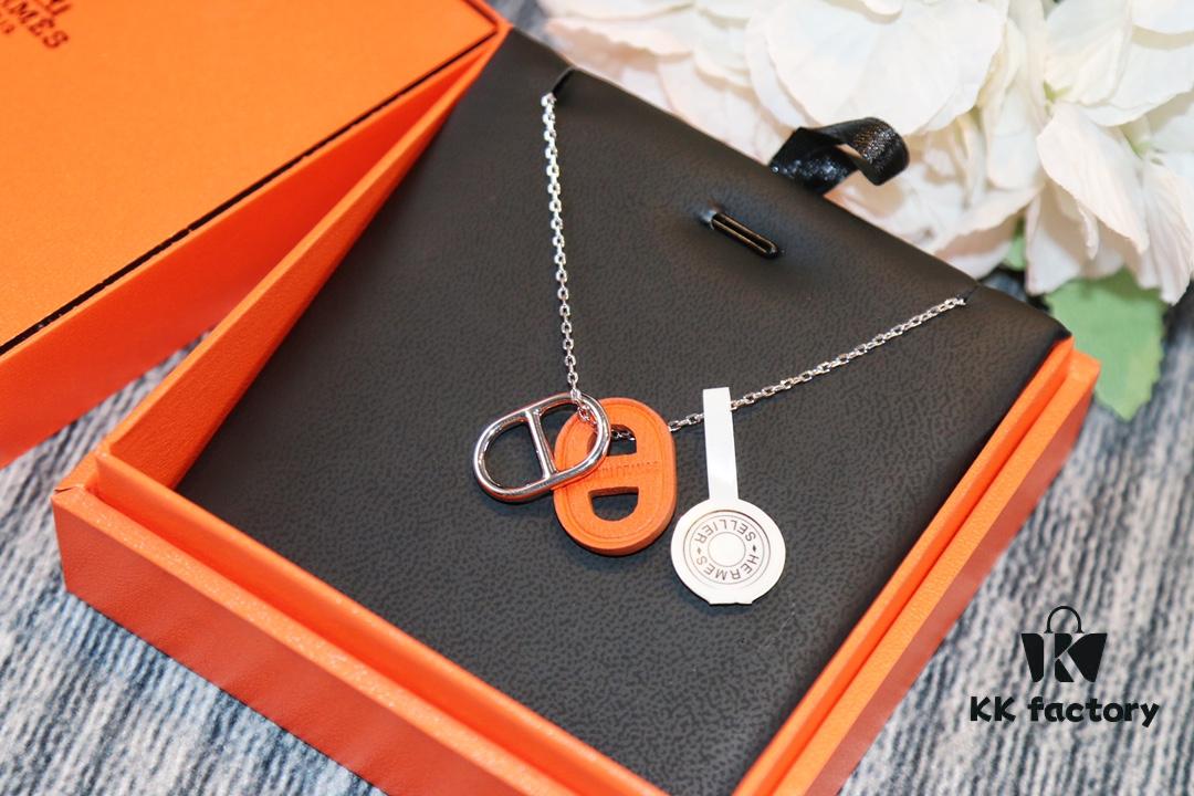 Hermès-Inspired Necklace, SEIKO Version, Fashionable Designer Brand, Genuine Leather Craftsmanship, Gold-Tone Material