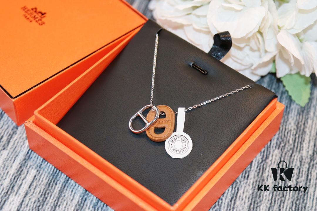 Hermès-Inspired Necklace, SEIKO Version, Fashionable Designer Brand, Genuine Leather Craftsmanship, Gold-Tone Material