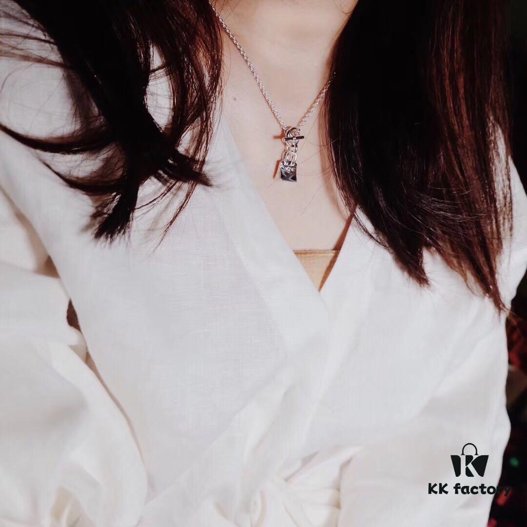 Hermes Kelly Bag Pendant Necklace in 925 Sterling Silver, Original Design, Stylish and Versatile