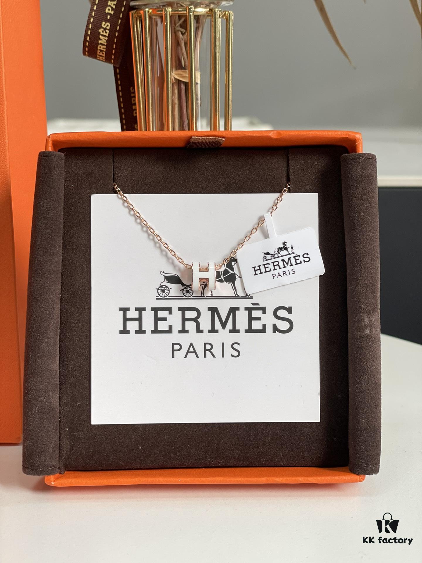 Hermes Overseas Points Member Gift | Pop H Collection ✨ Rose Gold Malted Milk White [Mini Size] Classic H Closure, Timeless Design 🥰 Clear Engraving at Bottom, Exquisite Craftsmanship, Complete Set with Identity Strap, Points Card, Tags, and Full Packaging